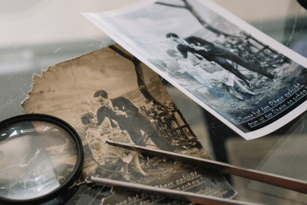Restaurierungsprozess eines alten Vintage-Fotos | Blog DE 