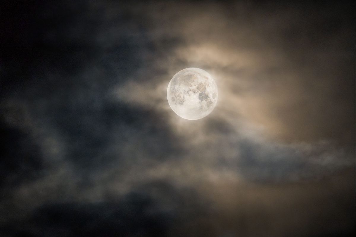Mond fotografieren – Dein Guide für beeindruckende Mondaufnahmen | Luminar Neo Blog (3)