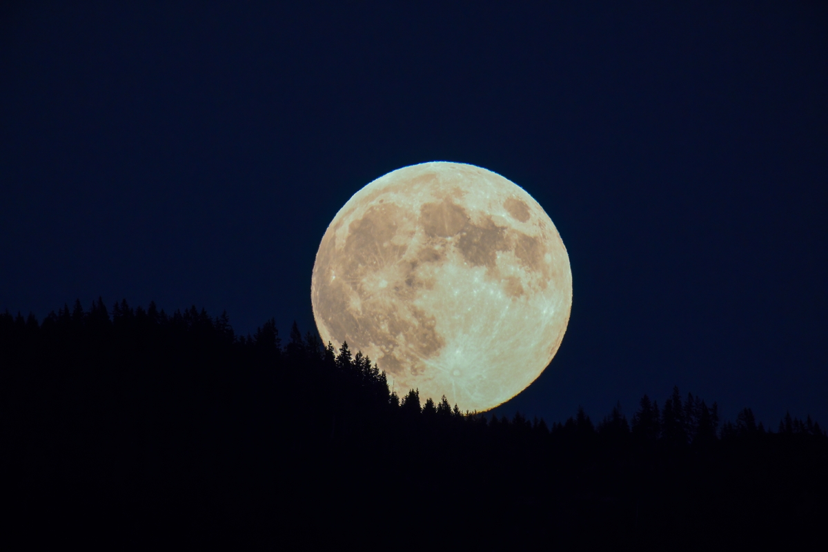 Mond fotografieren – Dein Guide für beeindruckende Mondaufnahmen | Luminar Neo Blog (4)