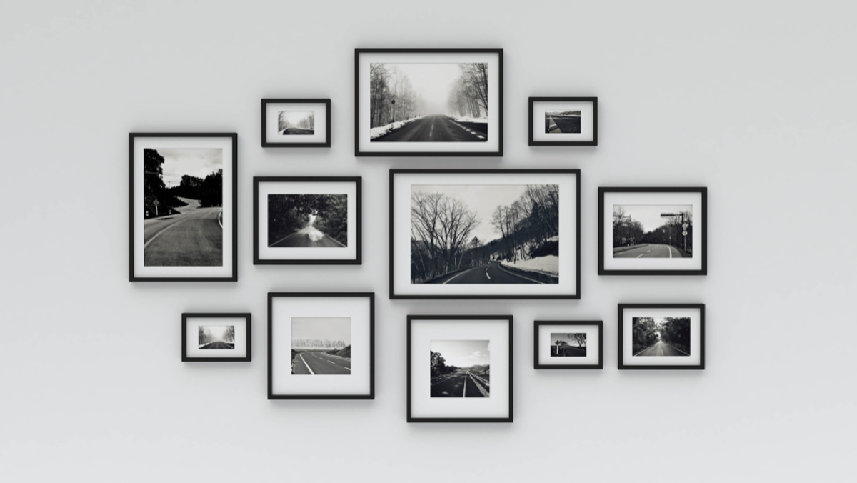 Fotos in verschiedenen Größen an der Wand | Luminar Neo Blog 


