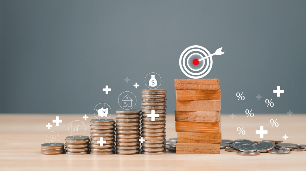 Münzen auf dem Tisch | Luminar Neo Blog