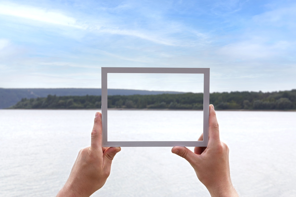 Fotorahmen in den Händen | Luminar Neo Blog