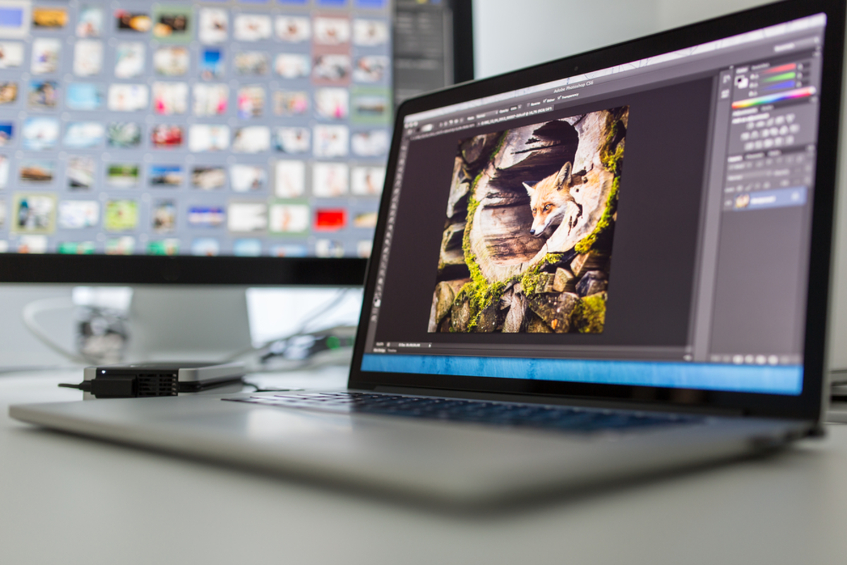 Laptop mit geöffnetem Bildeditor | Luminar Neo Blog 