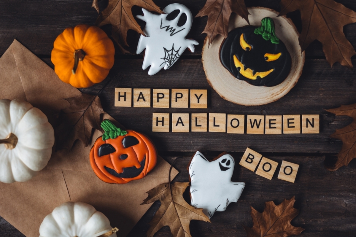 Halloween Lebkuchen und Kürbisse auf dem Tisch | Luminar Neo Blog


