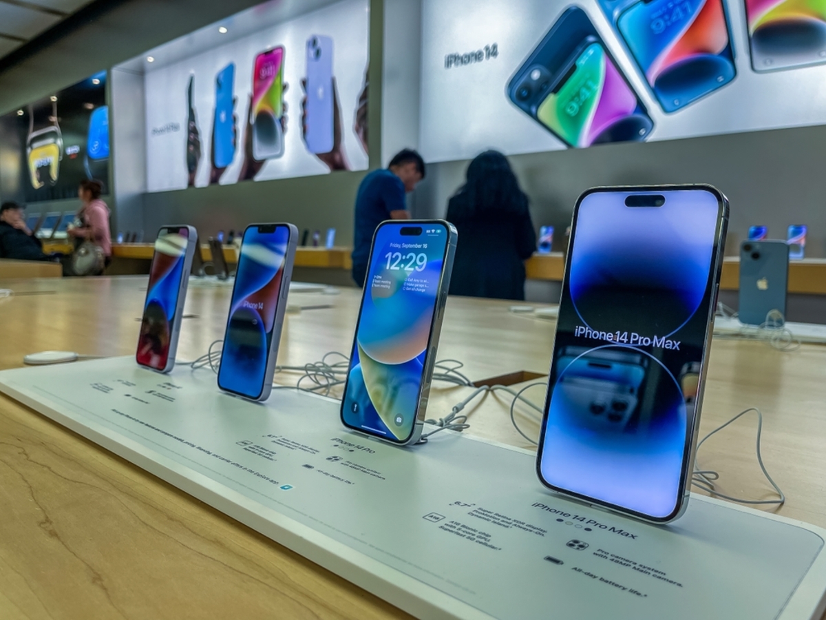 iPhones auf der Theke | Luminar Neo Blog 