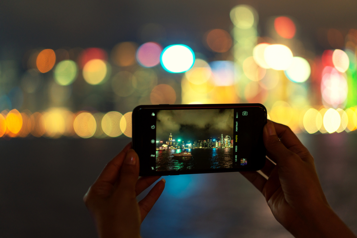 Fotos der Stadt bei Nacht auf dem Smartphone | Luminar Neo Blog 