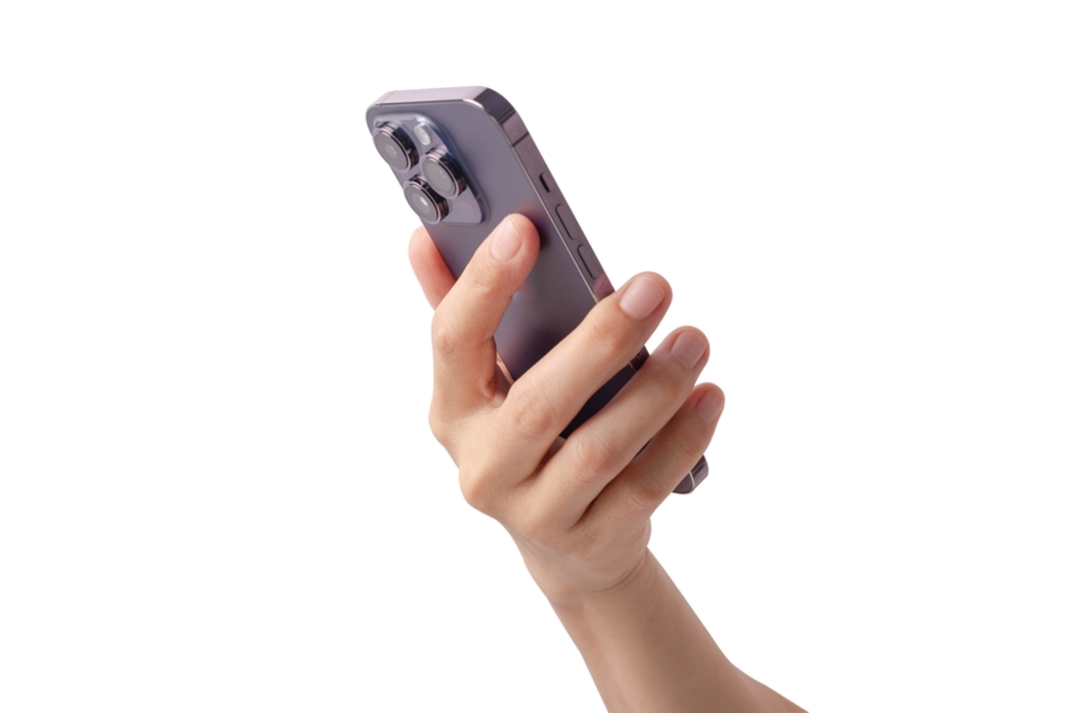 iPhone in der Hand | Luminar Neo Blog