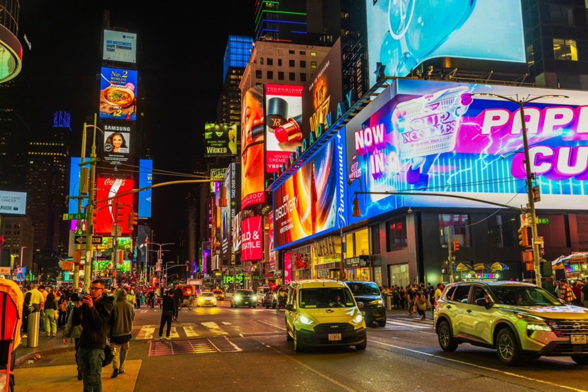 Foto der Metropole bei Nacht | Luminar Neo  Blog

