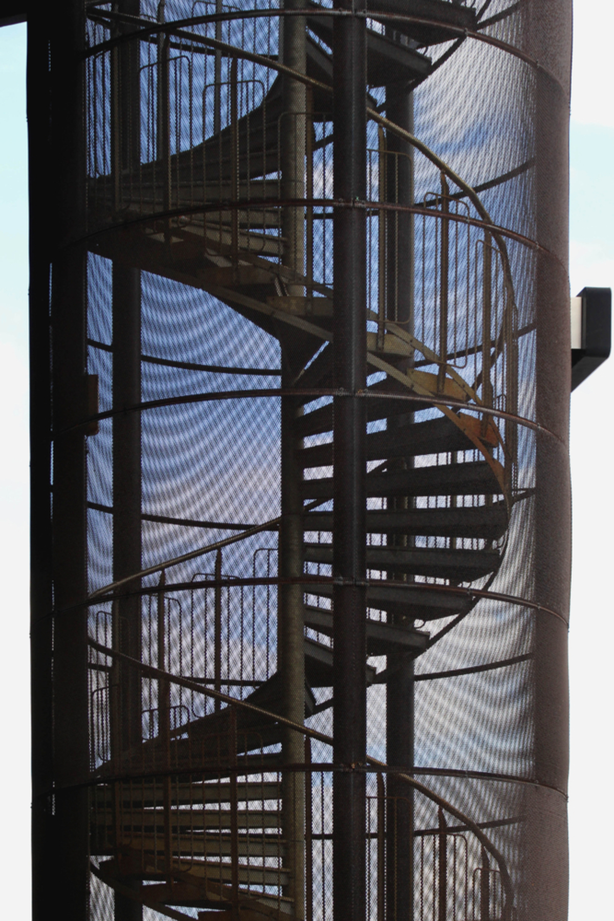 Moiré-Effekt auf dem Treppengitter | Luminar Neo Blog