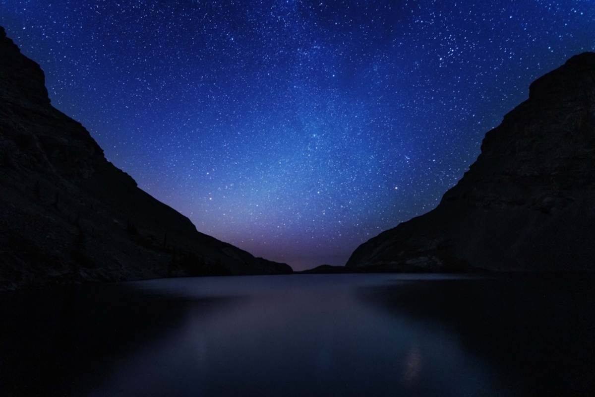 Sternenhimmel Wasser und Berge | Luminar Neo Blog