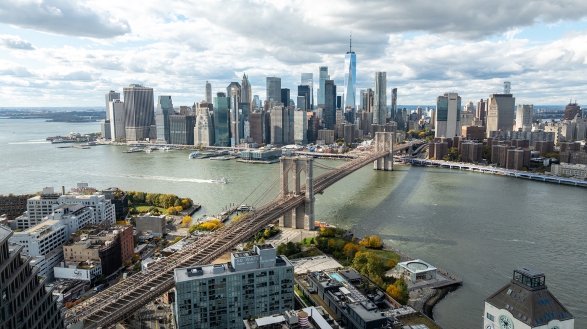 Ein Drohnenfoto der Stadt | Luminar Neo Blog