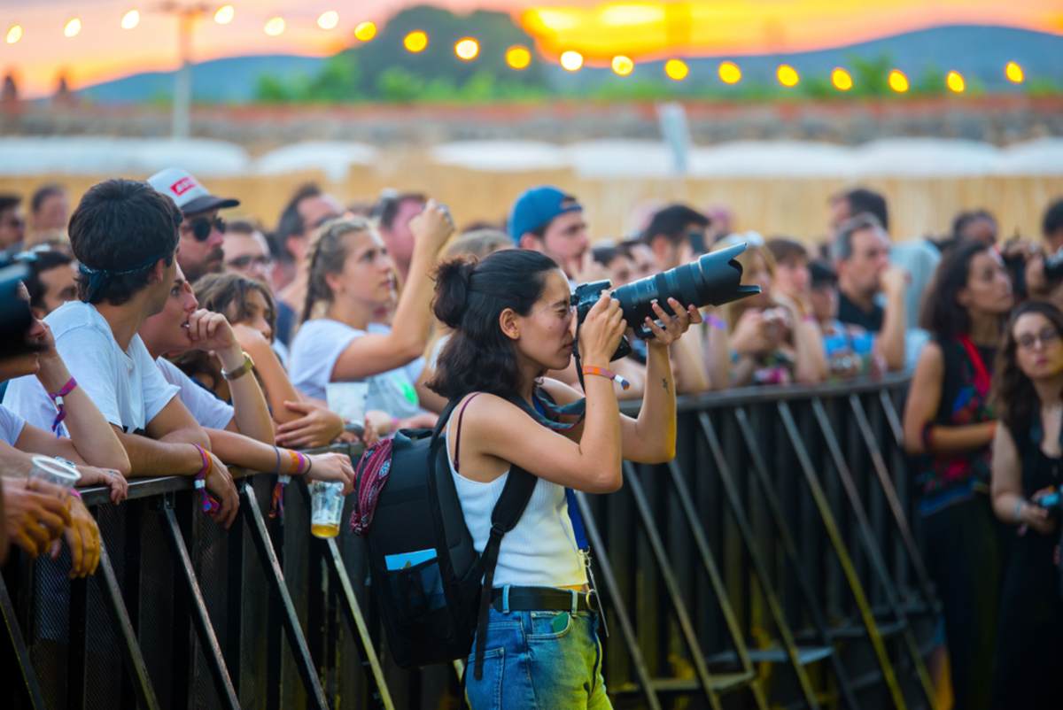 Fotograf bei einem Konzert | Luminar Neo Blog