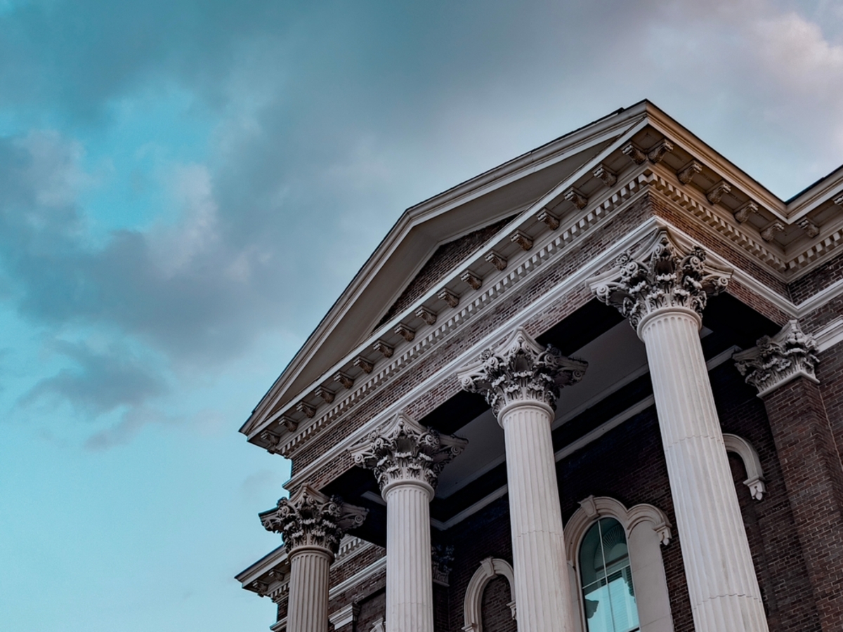 Fotos von Architektur von unten nach oben | Luminar Neo Blog