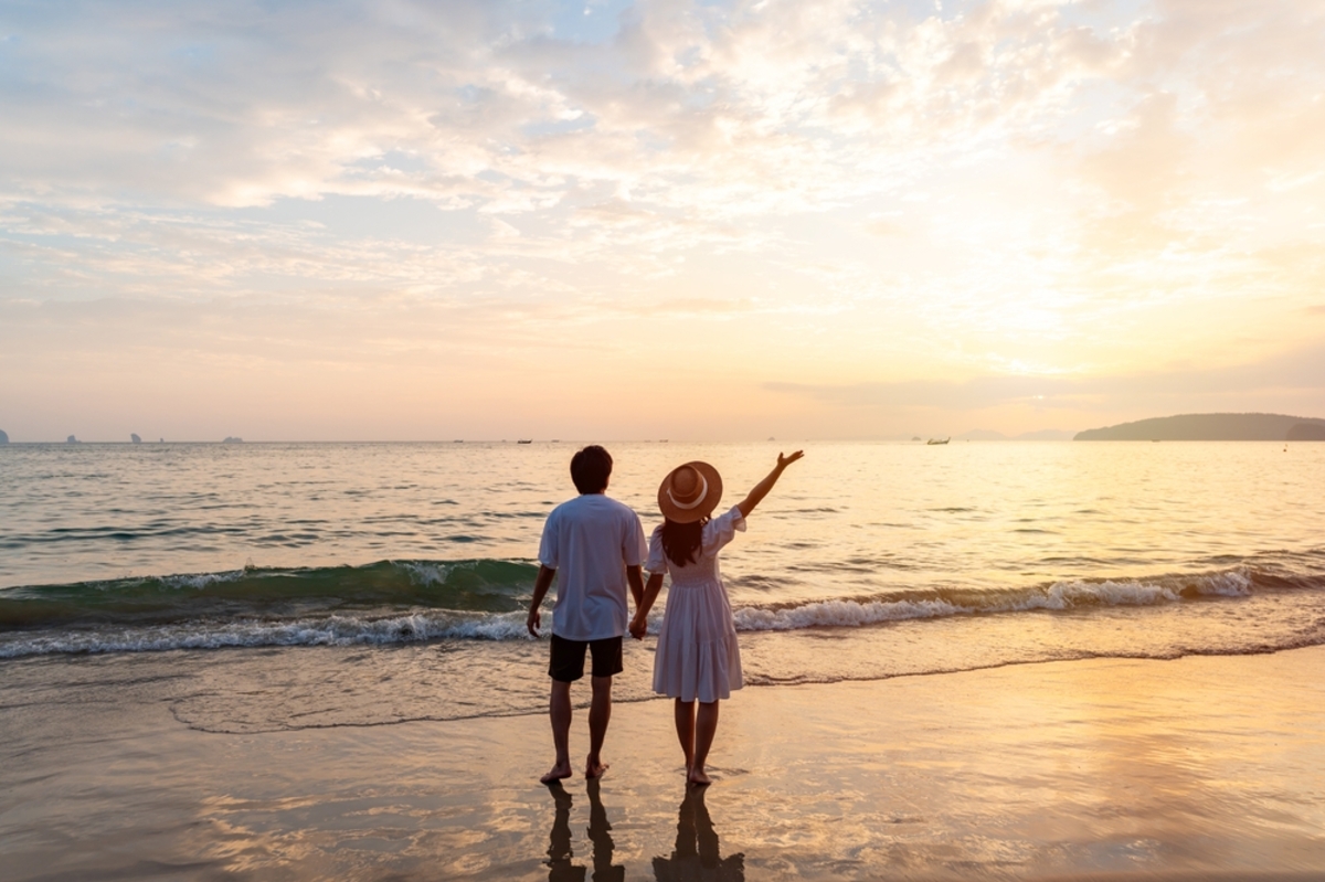 Ein verliebtes Paar am Strand | Luminar Neo Blog