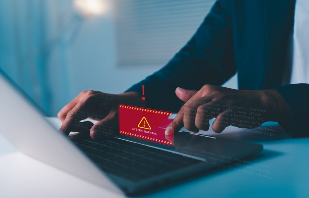 Fehlersymbol über einem Laptop | Luminar Neo Blog