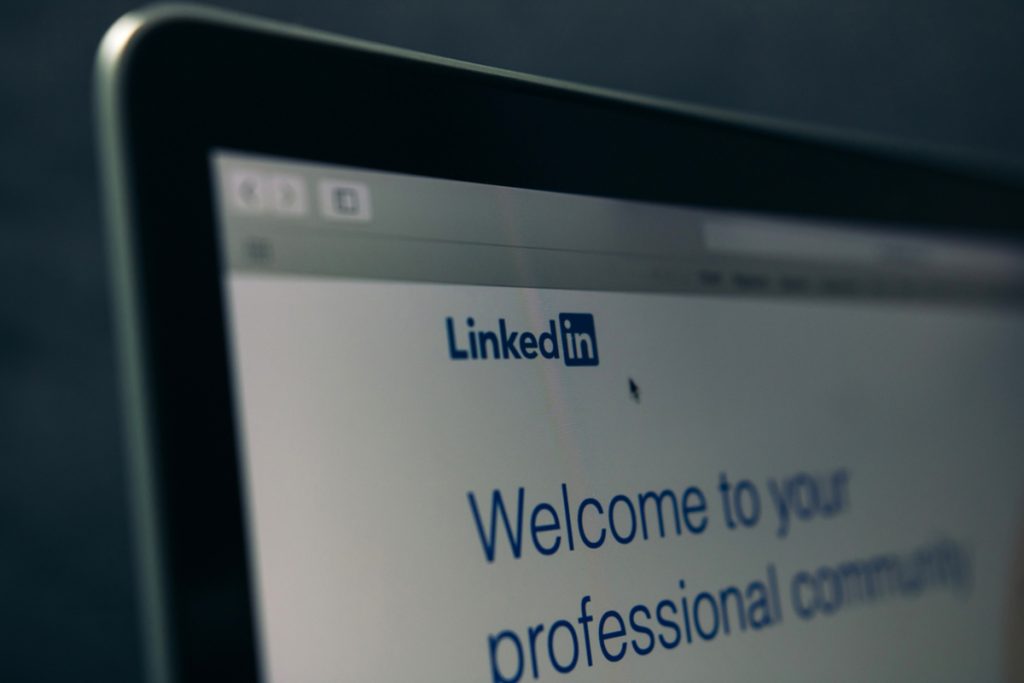 LinkedIn-Website auf dem Laptop-Bildschirm | Luminar Blog