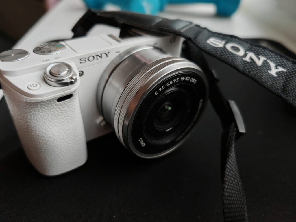 Weiße Sony-Kamera | Luminar Blog
