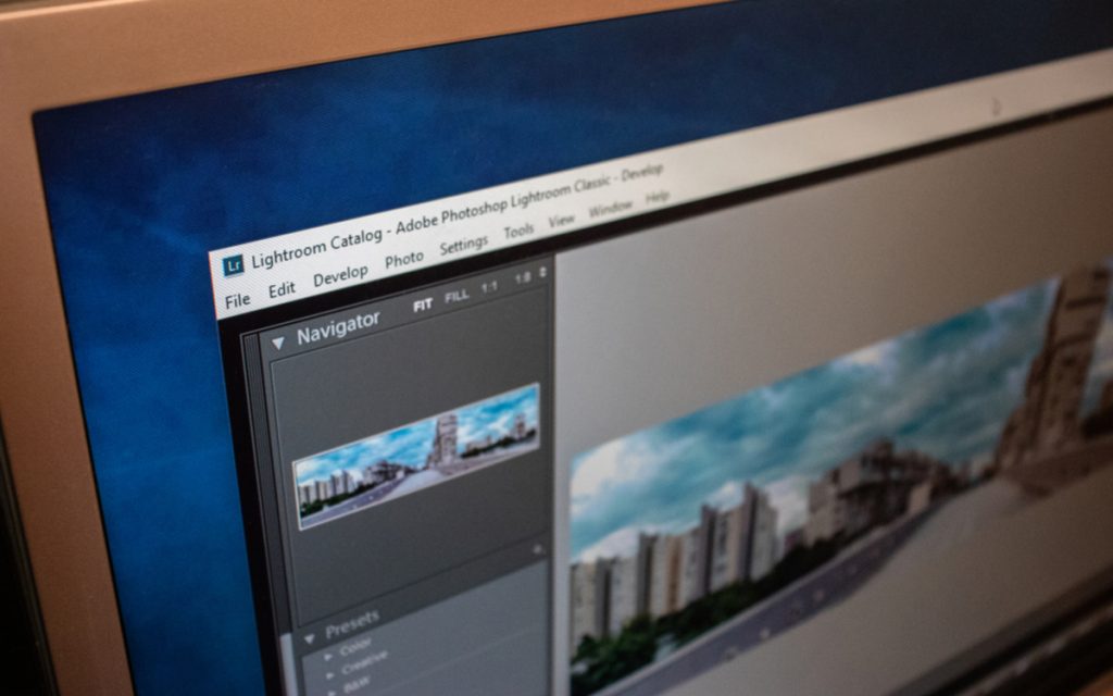 Laptop mit geöffneter Lightroom Classic Oberfläche | Luminar Blog